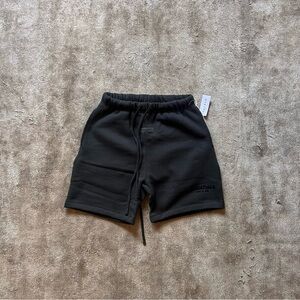 Essentials fear of god black shorts